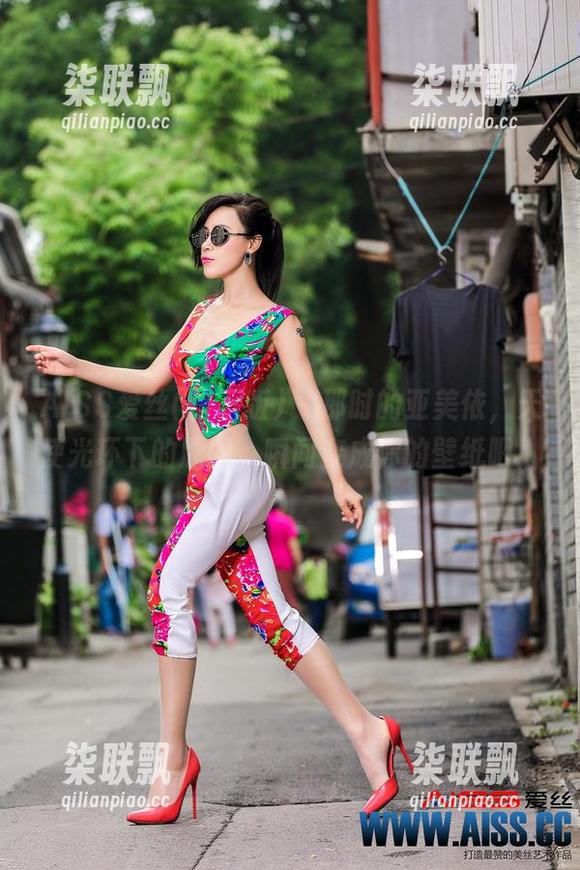 AISS爱丝(钻石版) - 那时的亚美依，天使光环下的原图，瞬间变成你的壁纸吧！