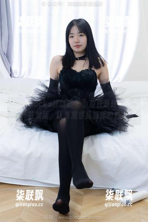 BoBoSocks袜啵啵 - 小甜豆最新黑丝图集：花絮版，认真观察我脚踝的魅力！