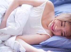 GIRLT果团网 – 走进尹意纯的居家梦境：图库里的安静资源