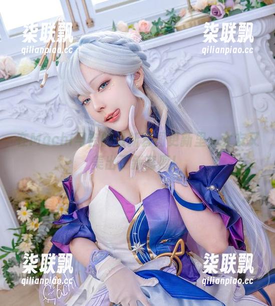 在Machi马吉的最新套图更新里，女友又美出了新高度！