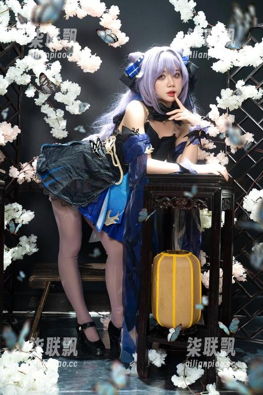 当圣诞莉莉遇上PoppaChan，原图里的每一寸都是写真中的戏精！