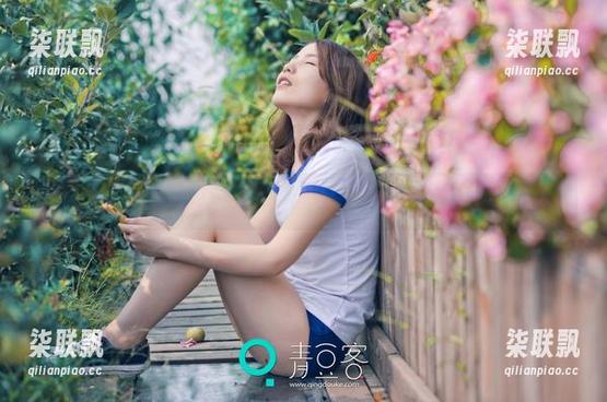 QingDouKe青豆客 - 娜依灵儿办公室作品：职场也能这么撩人？