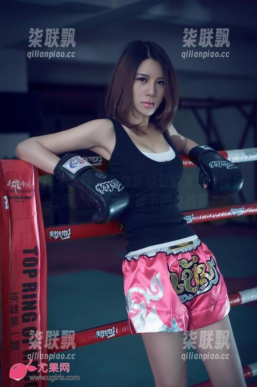 UGirls尤果网 - 乔依琳的私拍诱惑：裸足合集，在沙子里留下的小故事