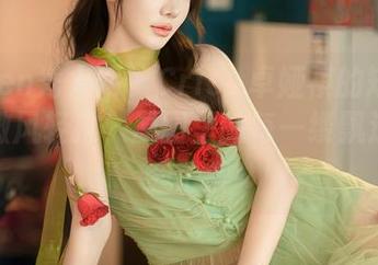 Xiuren秀人网 – Cris_卓娅祺的短裙写真：微风轻拂，原图里的每一缕飘逸都让我心醉