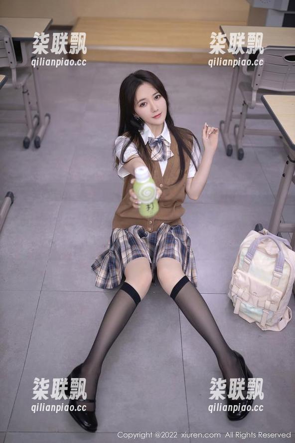 Xiuren秀人网-SOLO-尹菲 Xiuren秀人网 - 高清图片:SOLO-尹菲的连体衣真得让人怀疑我的审美,太好看了吧!