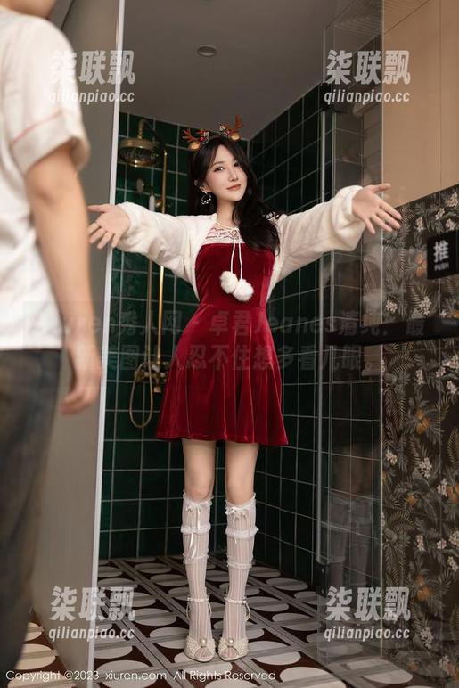 Xiuren秀人网 - 卓君Jeanes清纯：最新美图让人忍不住想多看几眼。