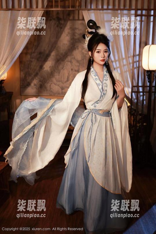 Xiuren秀人网 - 图库新鲜出炉：南初妹妹泳衣照，引爆夏日热潮！