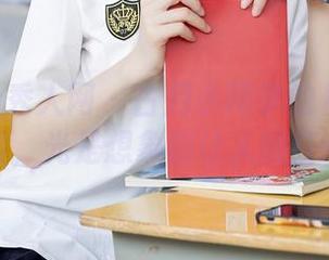 Xiuren秀人网 – 古月小同学的长裙美腿照片，光是想象都让人脸红心跳