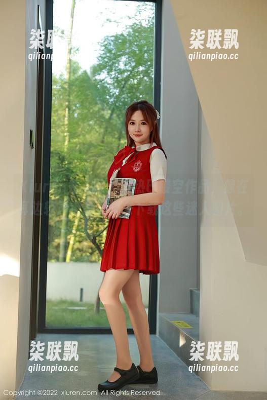Xiuren秀人网 - 小热巴镂空作品，像在耳边轻声细语，快来下载这些迷人图片。
