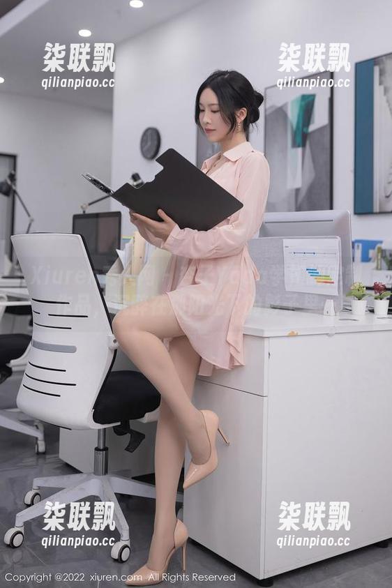 Xiuren秀人网 - 杏子Yada学姐的定制作品，沉醉在那阳光下的影子里…
