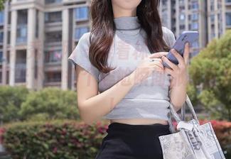 Xiuren秀人网 – 跟着林文文私拍户外写真，阳光下的每个尴尬瞬间都是宝贵遗产！