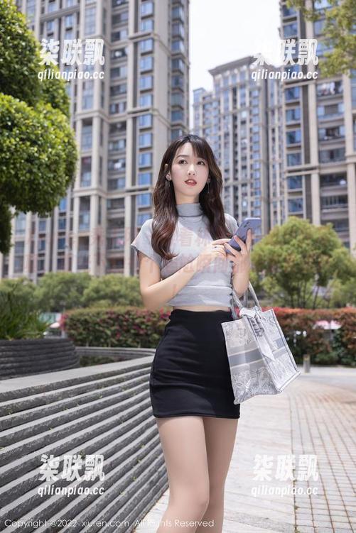 Xiuren秀人网-林文文 Xiuren秀人网 - 跟着林文文私拍户外写真,阳光下的每个尴尬瞬间都是宝贵遗产!