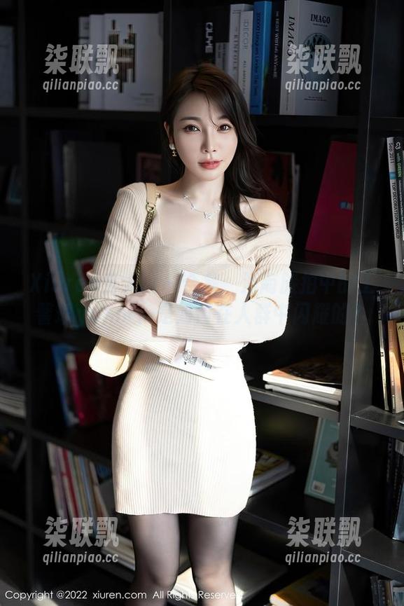 Xiuren秀人网 - 合集：海南旅拍中的王馨瑶yanni，是如何在人群中闪耀的？