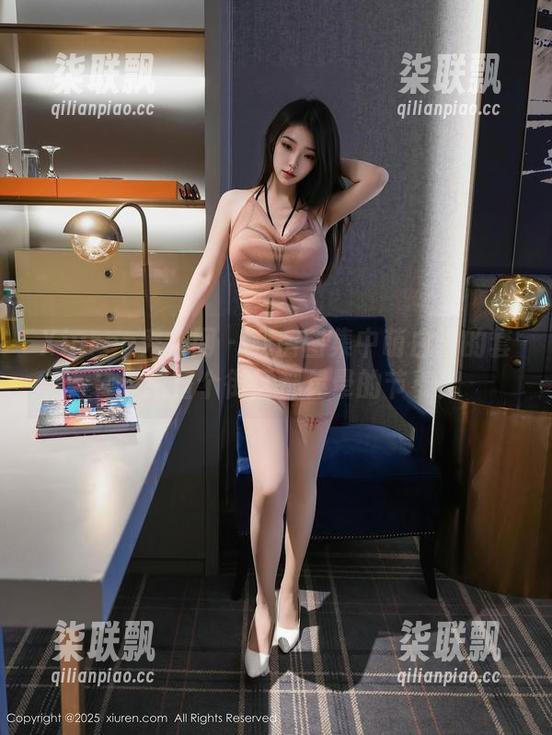 Xiuren秀人网 - 私房图集中萌白酱的套装：把整个街区都晃晕的节奏！