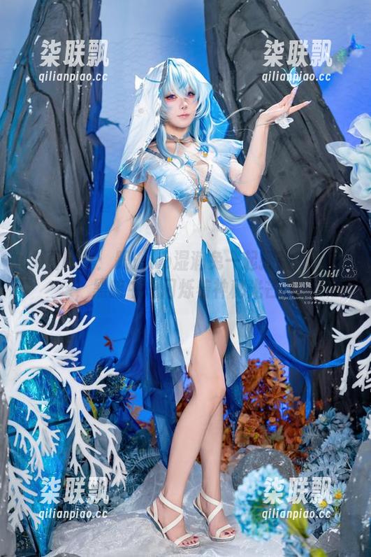 免费图集：跟Yiko湿润兔一起探险万圣节，黑暗中总闪烁着神秘光芒！