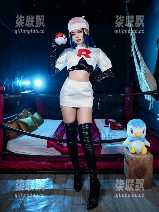 想看ZinieQ的私拍？玛丽·罗斯和Sakimichan的组合让你从椅子上摔下来！
