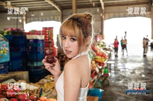 aiss - 欣杨的棉袜图片，全套展示温暖与诱惑的交织！