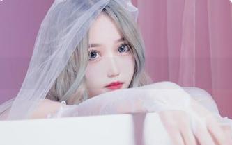 eloise软软的双拼丝袜在线：每一缕光影都是心动的节奏！