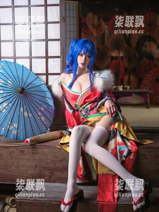 一起探寻一米八的大梨子的写真世界，最新更新里的吉他姐姐魅力！