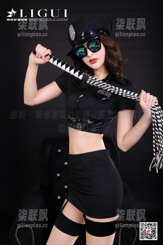 丽柜 - 观看柒柒的长腿，真是对身高自信的致命打击！