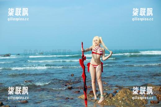 在九曲Jean的写真中，水尼禄带我游历无尽的梦境