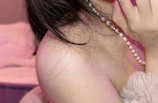 卡夫卡在你指尖：九言写真集任你下载，快来解锁迷人瞬间！