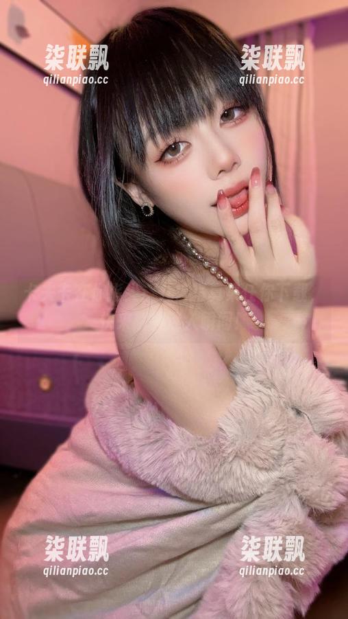 卡夫卡在你指尖：九言写真集任你下载，快来解锁迷人瞬间！