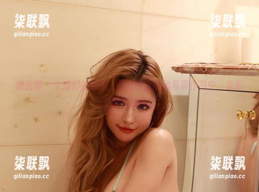 微密圈 - 女孩们的心事，尽在于芷晴的写真作品中，光影交错下的美！