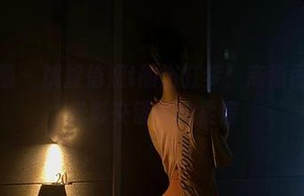 微密圈 – 捕捉俏妞t的浴缸梦：高清图库，光影交错间的柔情