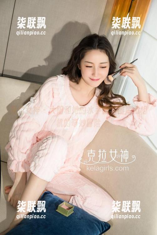 克拉女神 - 大阳和她的水手服，图库照相机的奇妙冒险