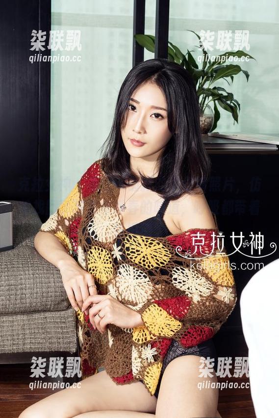 克拉女神 - 看江琴最新的牛仔裤照片，仿佛找回了那些年青春的味道，呼吸都带着怀旧感。