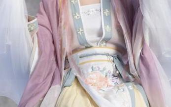 在深闺里，兔子Zzz不吃胡萝卜的福利写真引发遐想