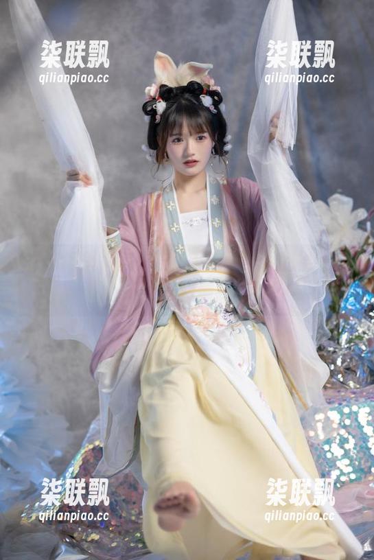 在深闺里，兔子Zzz不吃胡萝卜的福利写真引发遐想