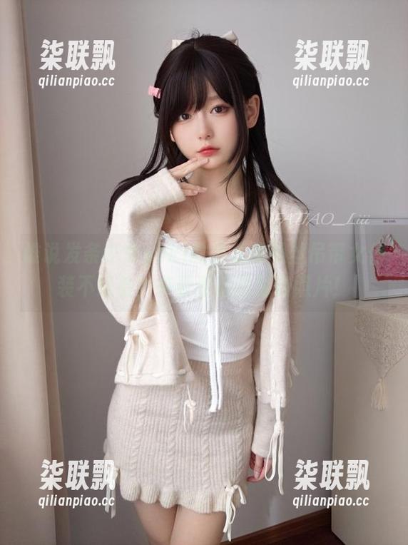 谁说发条少女yoki的半透明黑丝吊带女仆装不好看？来看看这些免费照片！