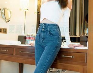 嗲囡囡 – 更新！芷儿Momoko的美腿原图，让秋天也羞涩起来。