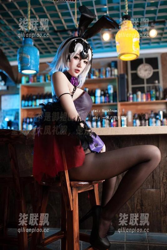 大梨子不是御姐的私拍合集，细腻到令人窒息的大凤礼服，是从哪里找来的魔法？