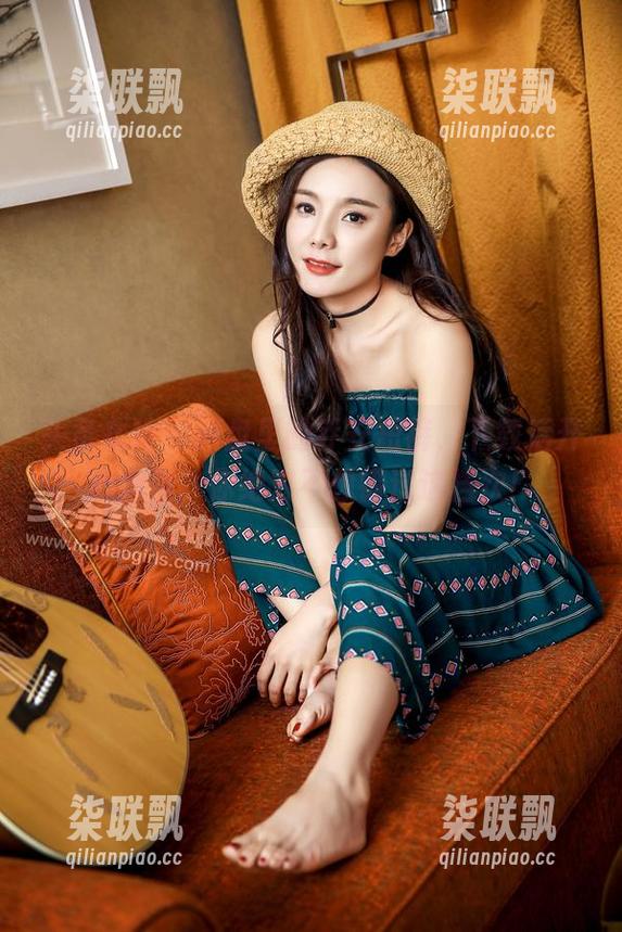头条女神-乔安 头条女神 - 网盘里的乔安短裤,下载后开心翻倍,你绝对不想错过这档次!