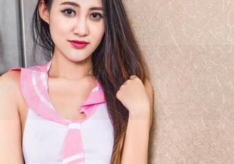头条女神 – 文雪的办公室私拍，其实就是在展现工作的另一种可能性吧。