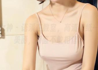 头条女神 – 语溪在教室，高清壁纸一样的美丽，简直不敢相信。
