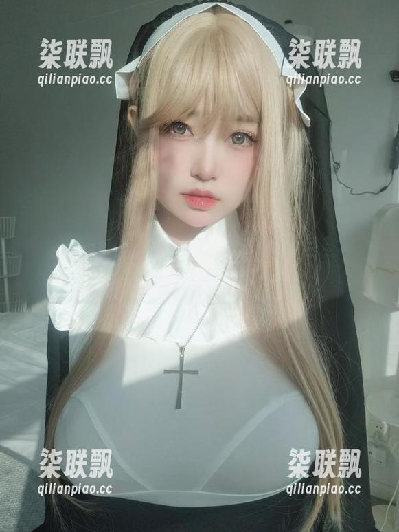 女主K的红色毛衣妹妹写真，下载前请准备好心跳！