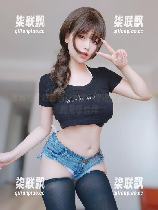 定制写真收割机！女主K和她那害羞妹妹的呆萌瞬间