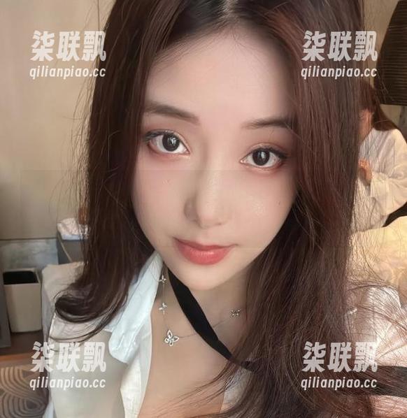 微密圈 - 你见过奶雯的墨绿内裤吗？原图下载，告诉你绝对不后悔！
