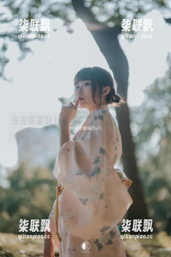 在安曜曜的长腿写真中，隐藏着我想说的每一句情话。