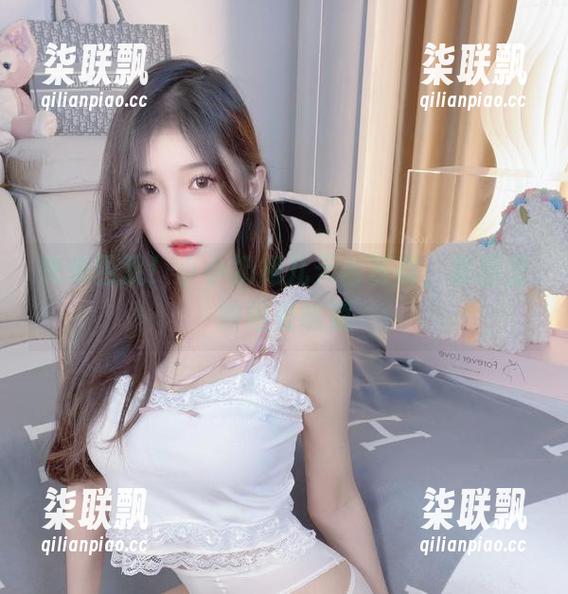 快来围观！小小奶瓶儿天台写真，套图里的阳光味道