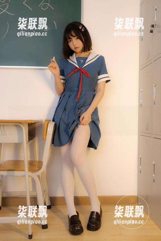 当白丝遇上卫衣：少女秩序为你定制的灵魂写真