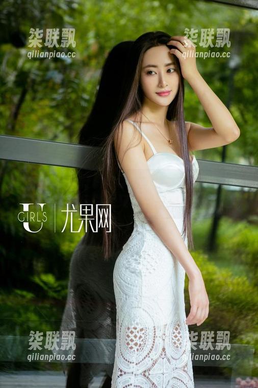 尤果网 - 牛仔裤与李易童的亲密接触：原图里，温度与触感交织，真是让人心动！