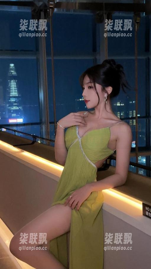 微密圈 - 徐莉芝：在无圣光下，听姐姐的小提琴曲仿佛能穿透灵魂