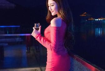 推女神 – 战姝羽Zina的白色回旋：原图诡谲、图集温柔，真奇妙！