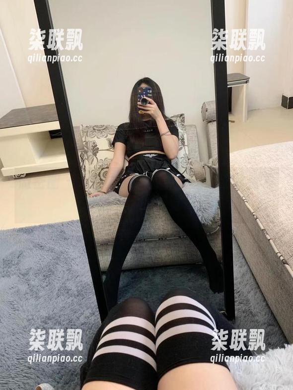 微密圈 - 透明之美：提袜少女的照片合集，挑逗你的视觉神经