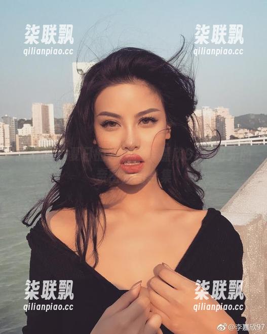 微密圈 - 夏日的轻吻，李嘉欣97与阳光的亲密套图合集